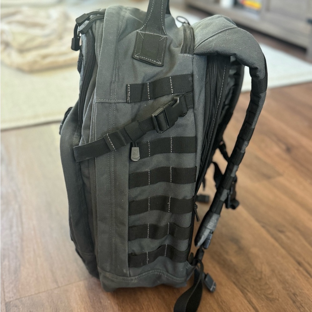 5.11 Rush 24 2.0 27L Tactical Gray Men's Backpack - Picture 2 of 5